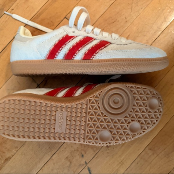 adidas Originals fur Samba OG sneakers in cream and red - Picture 5 of 6
